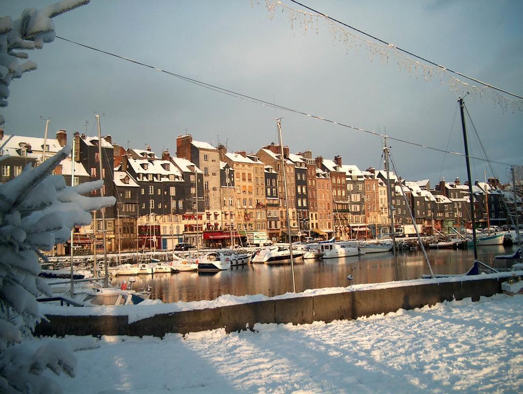 Apartamento Escapade Au Coeur De Honfleur Avec Parking Prive Et Vue Panoramique Habitación foto
